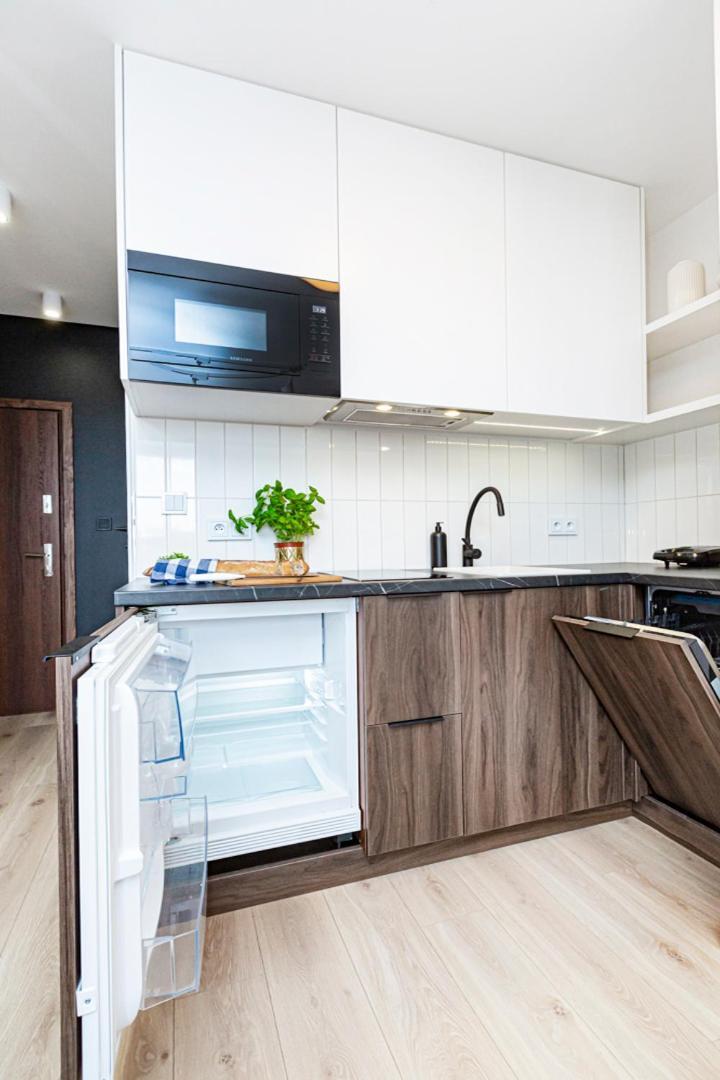 Apartment Mianowskiego 24 Red - Wifi Smart Tv W Pelni Wyposazona Kuchnia Warsaw